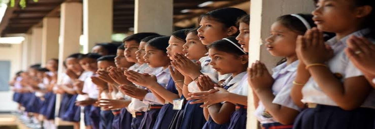 Uttarakhand : सभी सरकारी स्कूलों में अब हर दिन गूंजेगा गीता का श्लोक, धामी सरकार का फैसला!