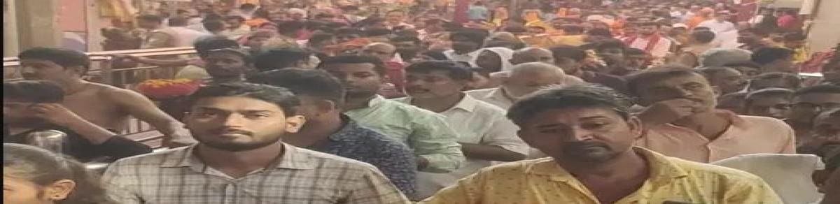 विंध्याचल धाम में उमड़ा श्रद्धा का सागर, अष्टमी पर भक्तों की भारी भीड़