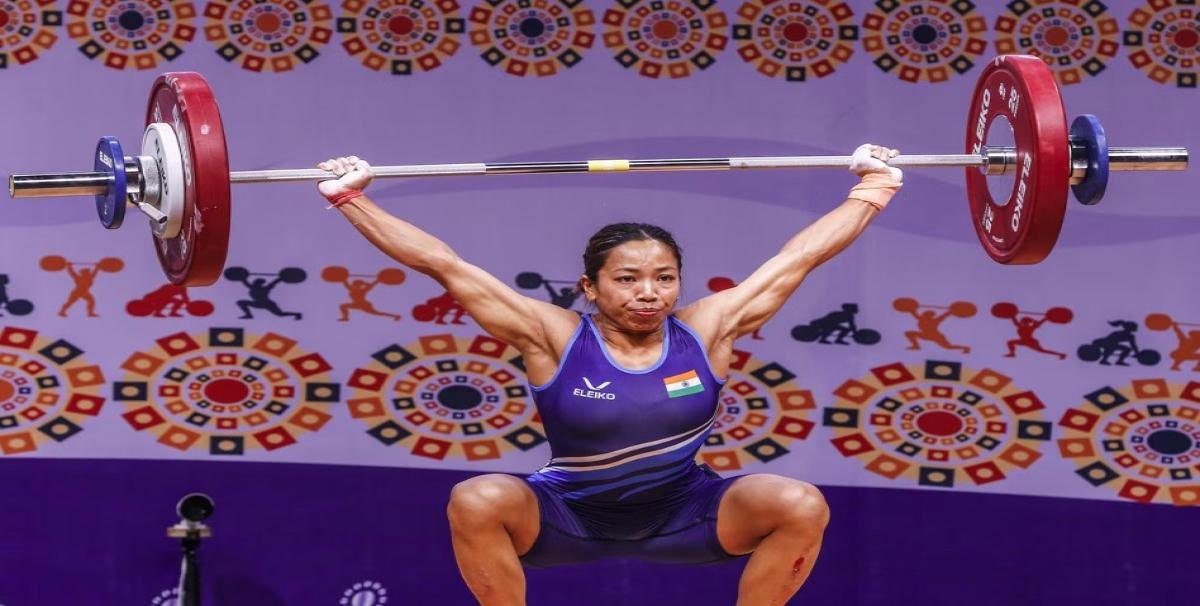 मीराबाई चानू ने विश्व भारोत्तोलन चैंपियनशिप में जीता रजत पदक, चोटों के बावजूद शानदार वापसी