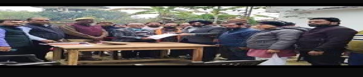 हरचंदपुर में मंदिर परिसर को लेकर विवाद, व्यापारियों और प्रशासन में तीखी नोकझोंक