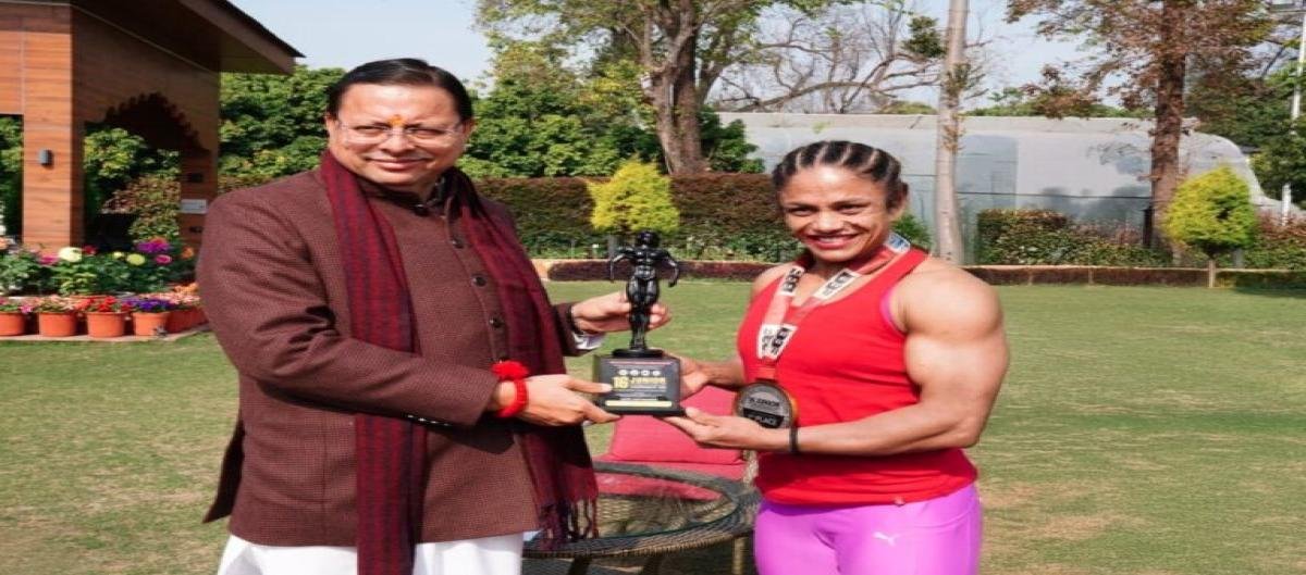 मुख्यमंत्री धामी ने बॉडी बिल्डर प्रतिभा थपलियाल को किया सम्मानित