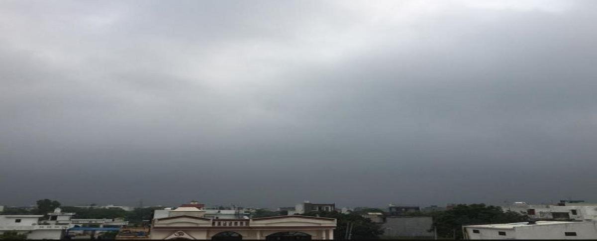 पश्चिमी विक्षोभ के असर से बदला मौसम, पश्चिमी यूपी में बादल और बूंदाबांदी