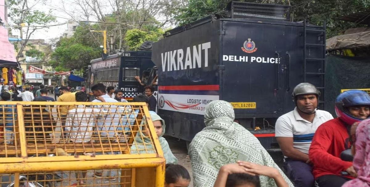 उत्तम नगर में ईद के दिन तनाव: नमाज़ शांतिपूर्ण, बाद में नारेबाज़ी पर पुलिस सख्त