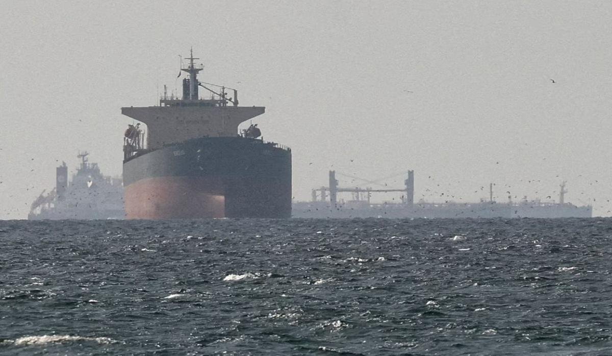 होर्मुज स्ट्रेट संकट 2026: ईरान-अमेरिका तनाव का भारत की तेल सप्लाई और LPG जहाजों पर असर