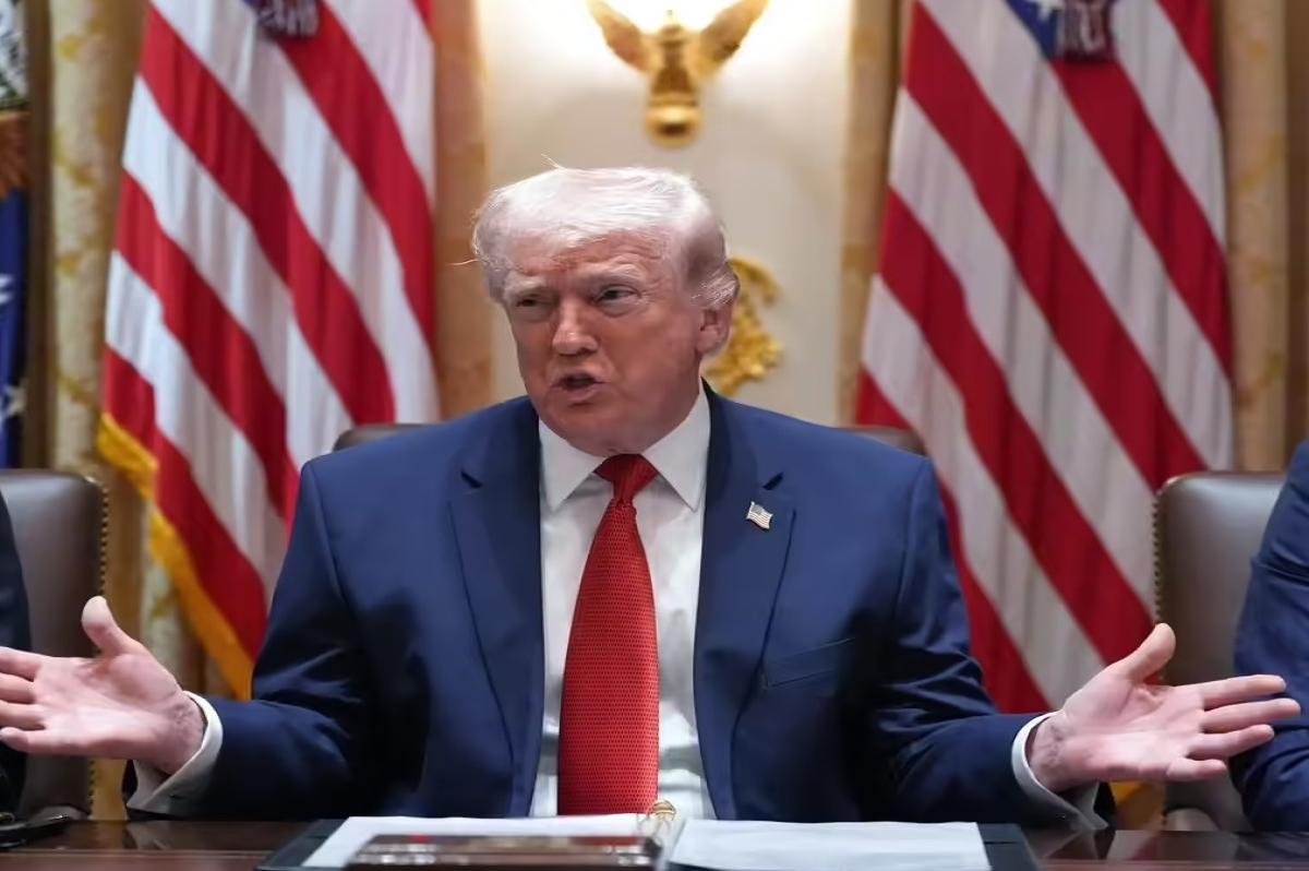 डोनाल्ड ट्रंप का बड़ा बयान: ईरान, ब्रिटेन और फ्रांस पर साधा निशाना, होर्मुज जलडमरूमध्य को लेकर दी चेतावनी