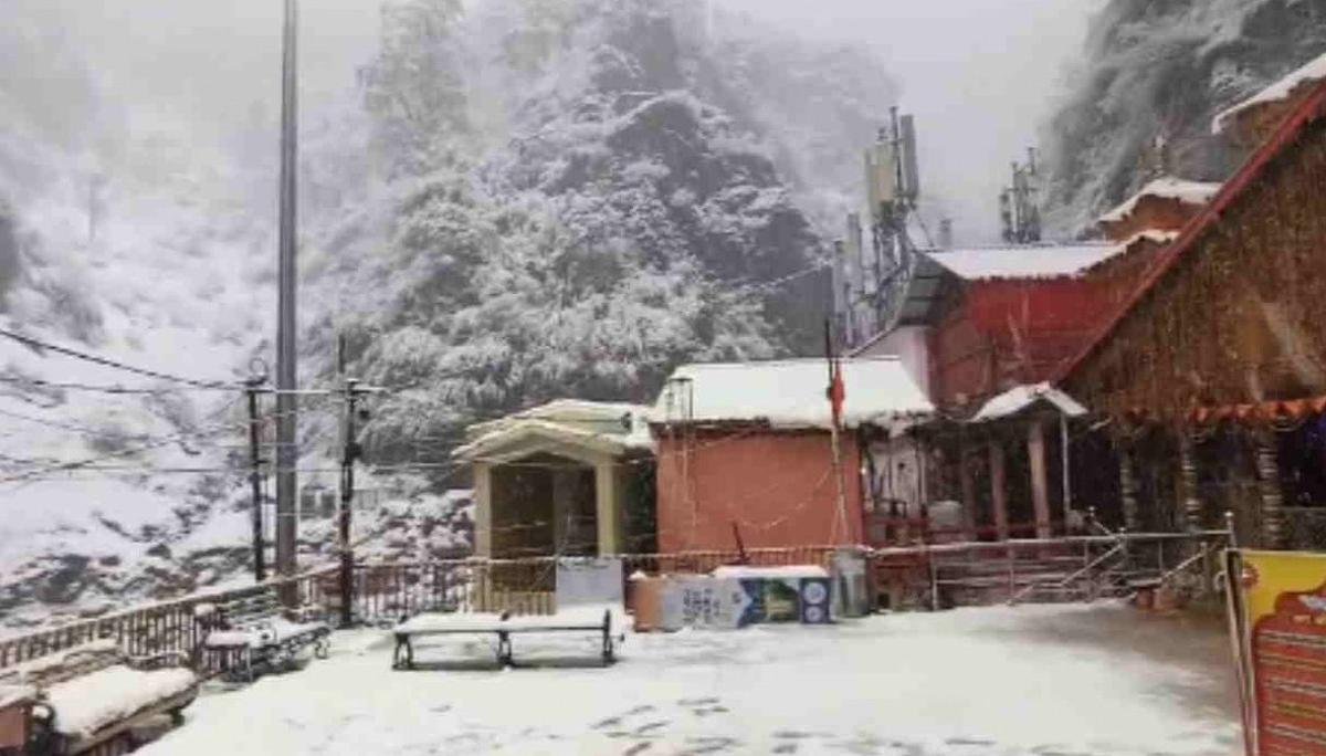 उत्तराखंड मौसम अपडेट: केदारनाथ-यमुनोत्री में बर्फबारी, देहरादून समेत मैदानी इलाकों में बारिश से बढ़ी ठंड