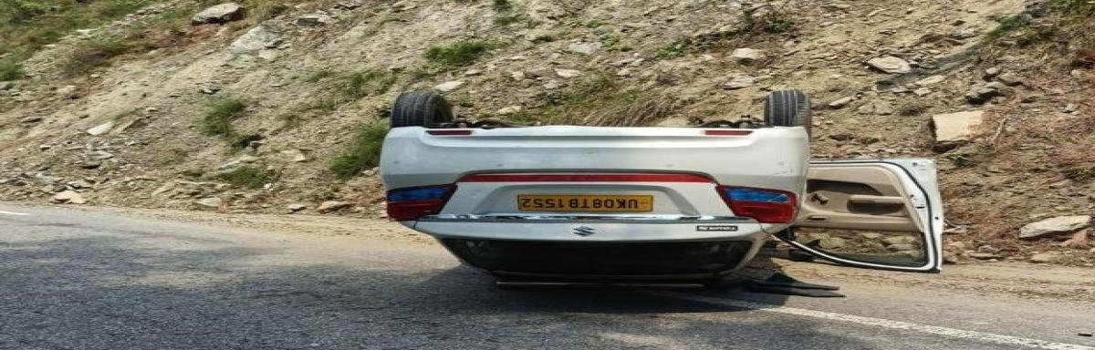 चमोली हादसा: बदरीनाथ हाईवे पर कार पलटी, हरिद्वार से जा रहे 5 तीर्थयात्री घायल