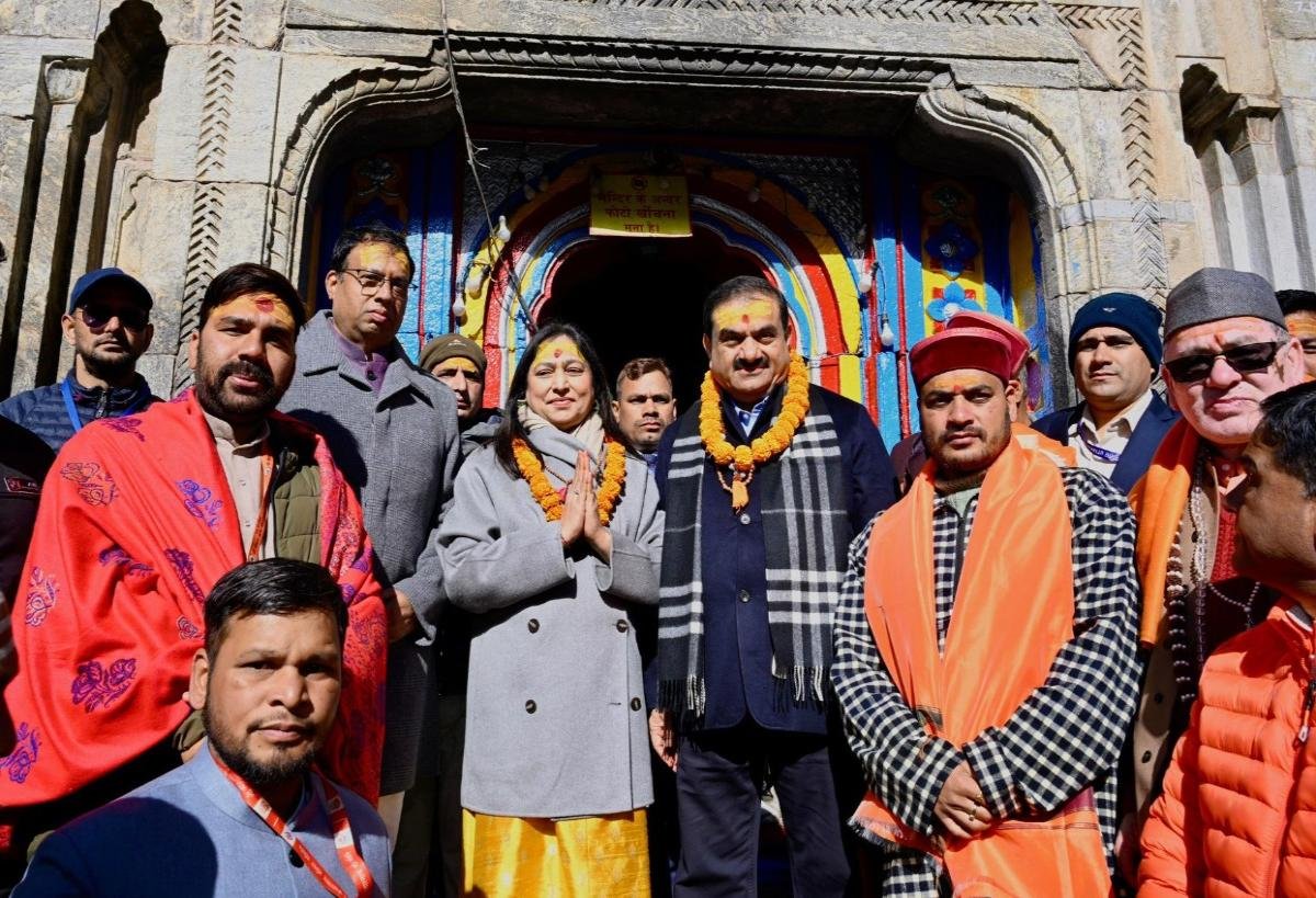 केदारनाथ में VIP दर्शन विवाद: पुरोहितों का प्रदर्शन, गौतम अडानी के दौरे से बढ़ा विवाद