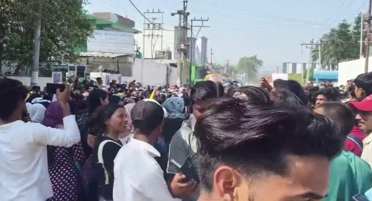 सेलाकुई औद्योगिक क्षेत्र में मजदूरों का प्रदर्शन हिंसक, पुलिस पर पथराव; कई जवान घायल