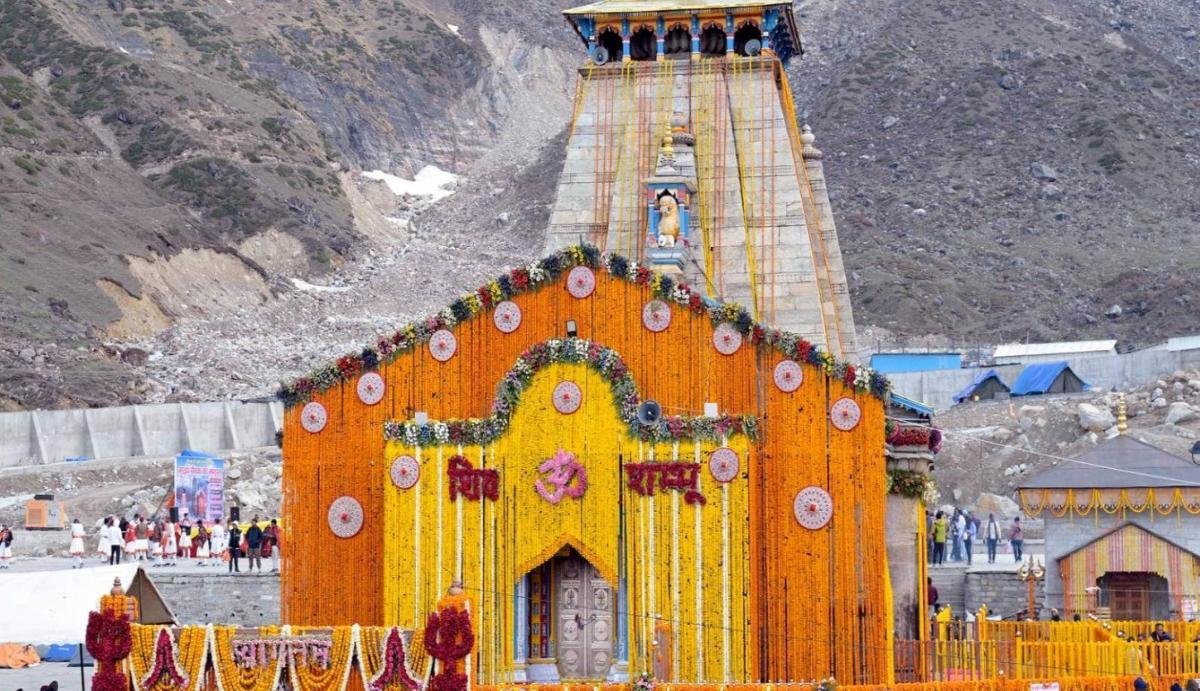 केदारनाथ यात्रा मार्ग पर भूस्खलन, प्रशासन ने 30 मिनट में पैदल रास्ता कराया बहाल