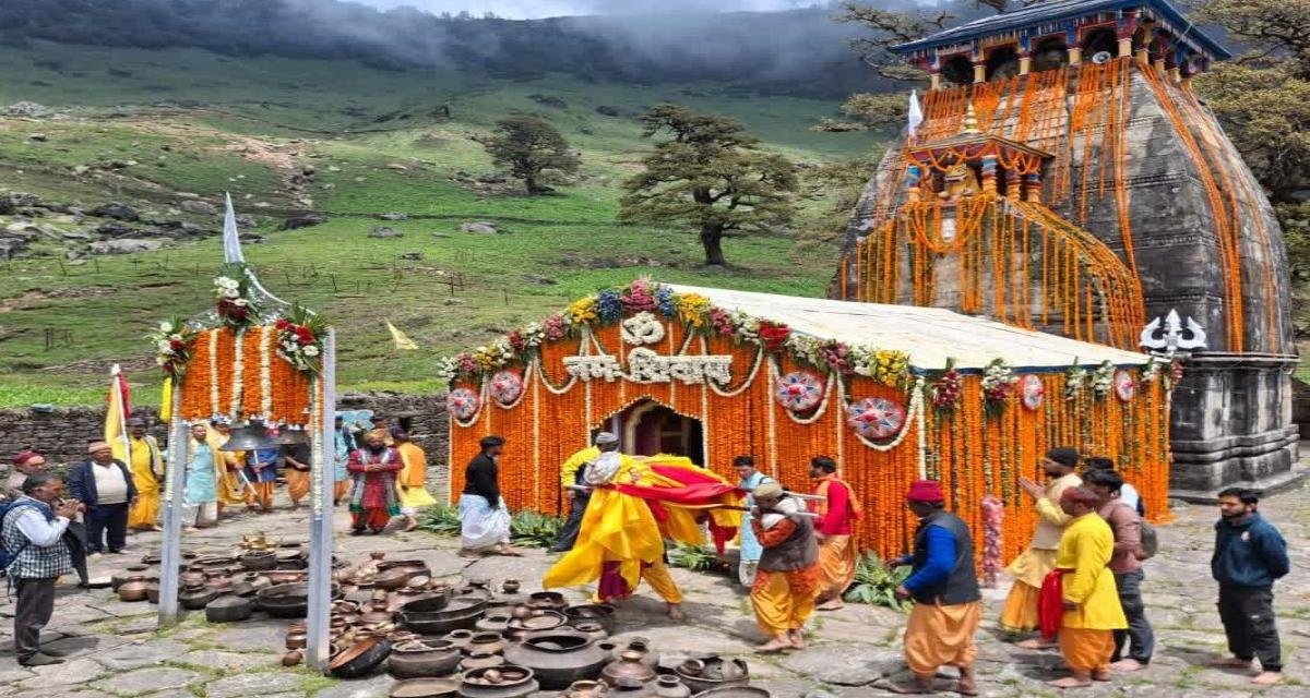 वैदिक मंत्रोच्चार के बीच खुले द्वितीय केदार मद्महेश्वर धाम के कपाट, उमड़ी श्रद्धालुओं की भीड़