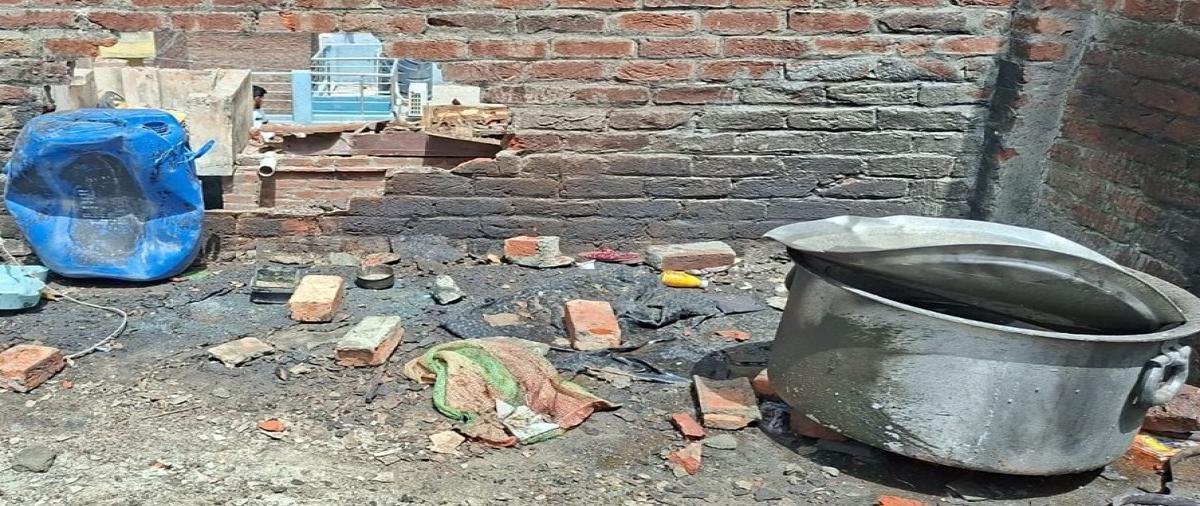 Moradabad Cylinder Blast: 40 डिग्री गर्मी में छत पर फटा गैस सिलिंडर, 100 मीटर दूर तक गिरे टुकड़े