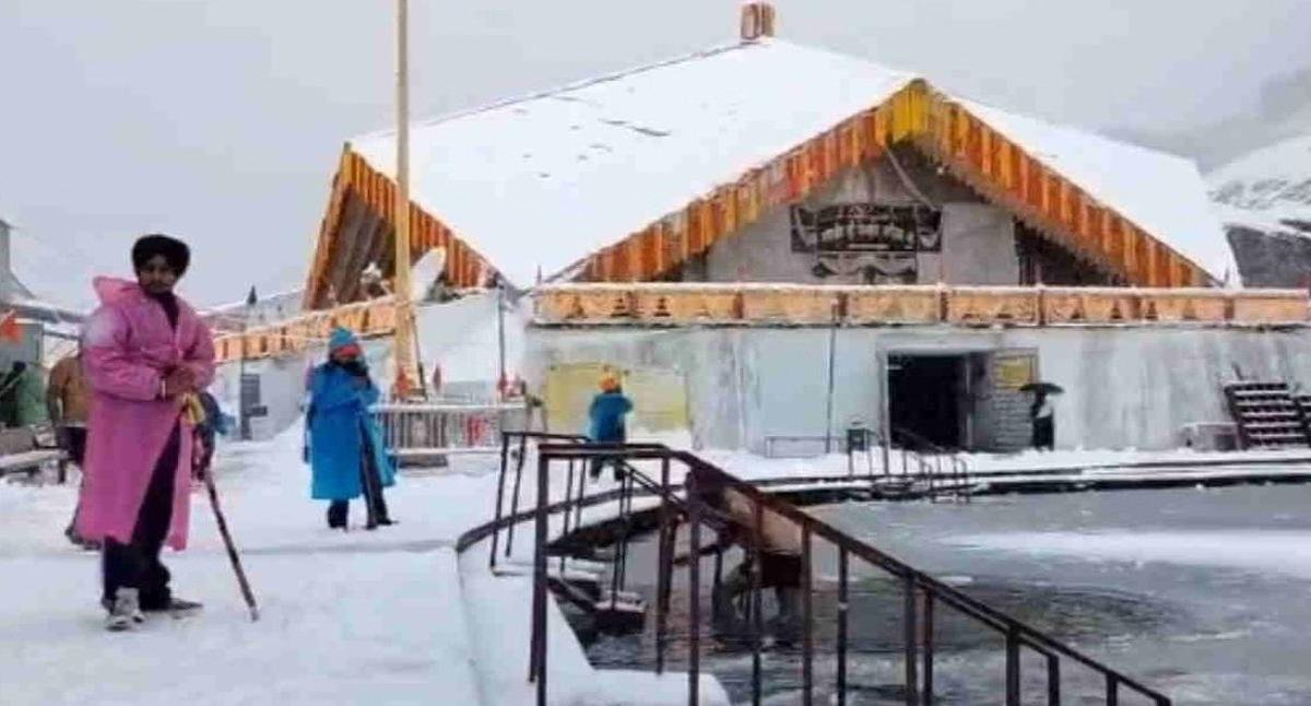 उत्तराखंड Weather Update: हेमकुंड साहिब में बर्फबारी, कई जिलों में तूफान और भारी बारिश का ऑरेंज अलर्ट