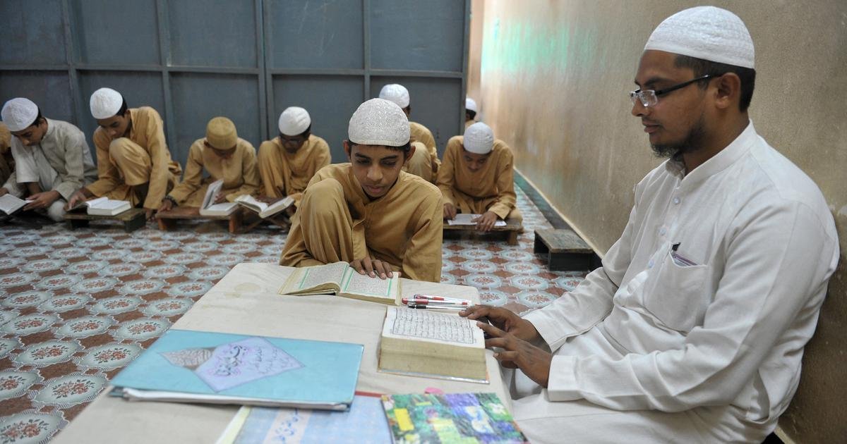 उत्तराखंड में मदरसा बोर्ड भंग होने के बाद हरिद्वार में मान्यता के लिए लग रही लम्बी लाइन,कई खाली हाथ लौटे घर।