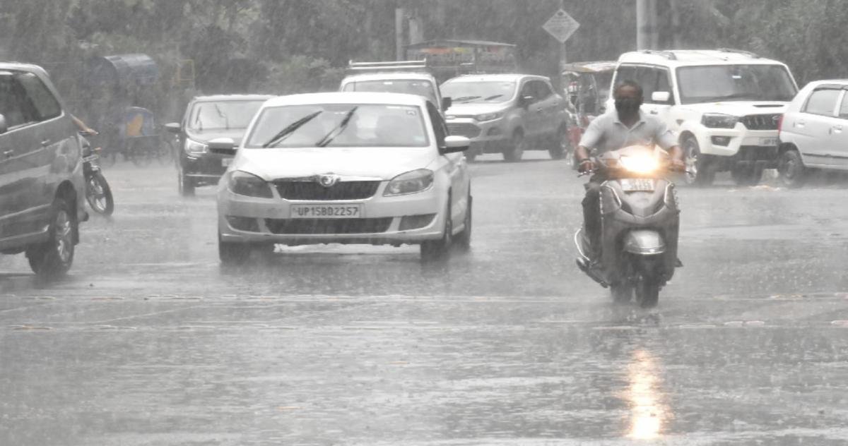 Meerut Weather News: मेरठ समेत पश्चिमी यूपी में झमाझम बारिश, गर्मी से राहत; किसानों के लिए खुशखबरी