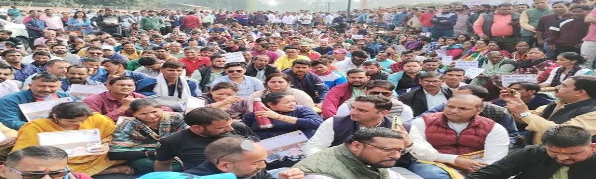 सरकार की अनदेखी से अधर में लटका उपनल कर्मचारियों का भविष्य ,हाई कोर्ट ने सचिव को किया तलब