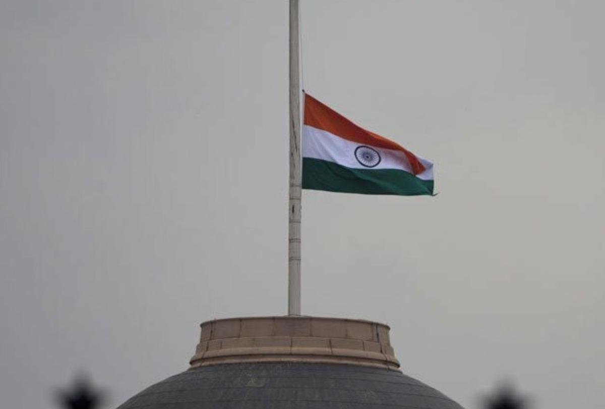 क़तर के पूर्व अमीर के शोक में आधा झुका भारत का राष्ट्रीय ध्वज, पीएम मोदी ने दी श्रद्धांजलि