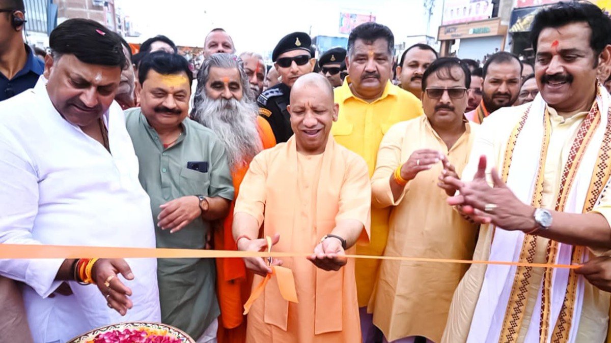 मुख्यमंत्री योगी की गोरखपुर को 1 हजार करोड़ की सौगात, 14 विकास परियोजनाओं का किया शिलान्यास