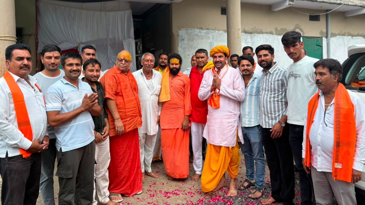 उज्जैन : ग्राम बीचपड़ी में अनूठी मिसाल, भागवत कथा के समापन पर आंजना परिवार ने कराया रक्तदान शिविर का आयोजन
