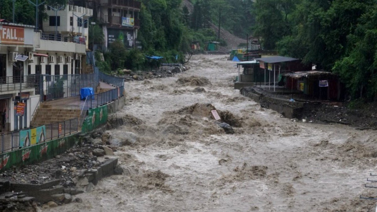 देहरादून के सहस्त्रधारा में युवती को सेल्फी लेना पड़ गया भारी, हरियाणा निवासी नेहा की दर्दनाक मौत