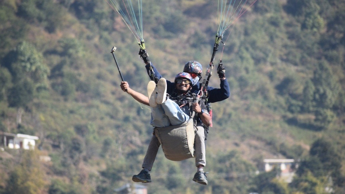 पौड़ी से चंपावत तक उड़ान! उत्तराखंड के 141 युवाओं को मिल रहा कमर्शियल पैराग्लाइडिंग पायलट बनने का मौका